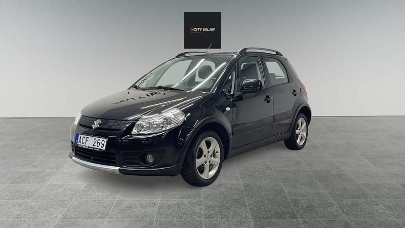 Svart Begagnad 2006 Suzuki SX4 Halvkombi | 44 900 kr (Marknadspris) - Bild 1/4