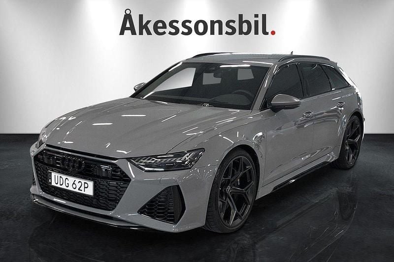 Grå Begagnad 2023 Audi RS6 Performance Kombi | 1 429 000 kr (Marknadspris) - Bild 1/4