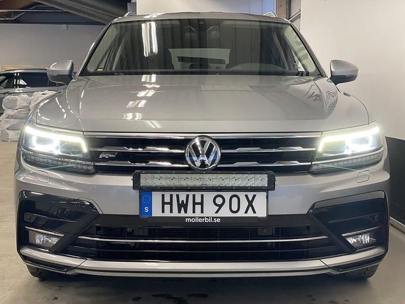 Begagnad VW Tiguan Allspace R-line 200 HK (147 kW) 2020 Silver SUV