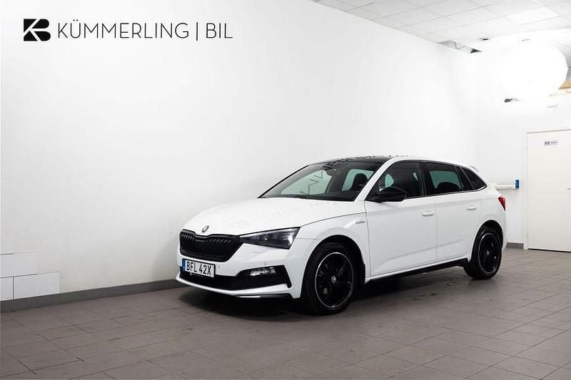 Vit Begagnad 2021 Skoda Scala Monte Carlo Halvkombi | 209 900 kr (Marknadspris) - Bild 1/4