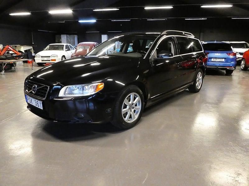 Svart Begagnad 2012 Volvo V70 Momentum Kombi | 99 900 kr (Marknadspris) - Bild 1/4