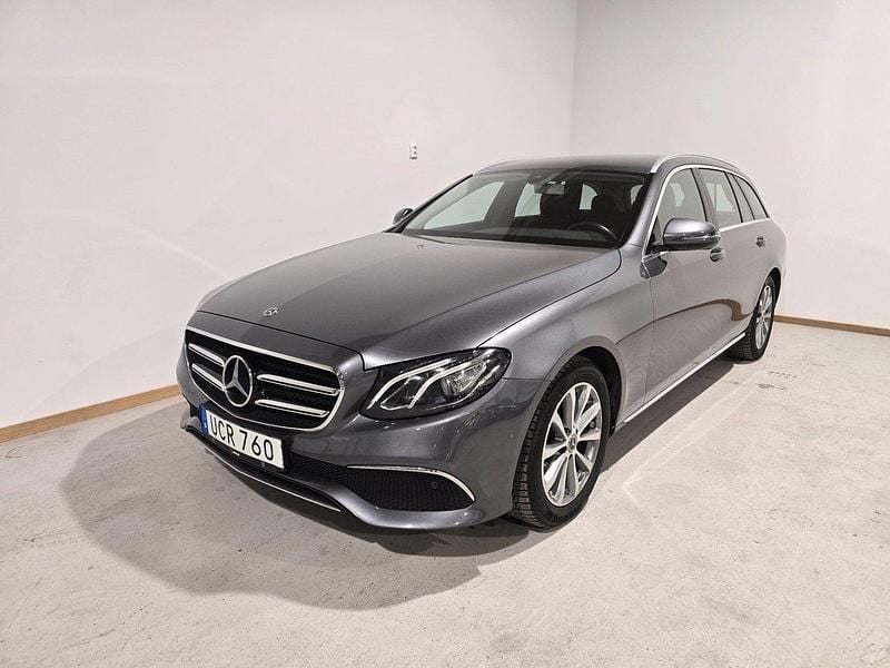 Grå Begagnad 2019 Mercedes E200 Avantgarde Kombi | 229 500 kr (Marknadspris) - Bild 1/4