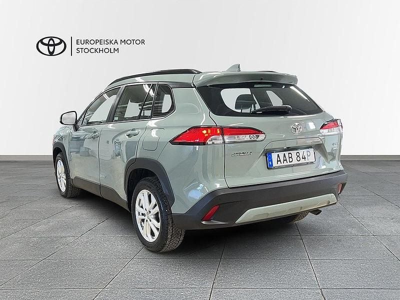 Begagnad Toyota Corolla Cross Active 197 HK (144 kW) 2024 Grön SUV