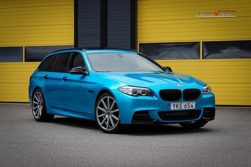 Grå Begagnad 2017 BMW 520 M Sport Kombi | 244 990 kr (Marknadspris) - Bild 1/4