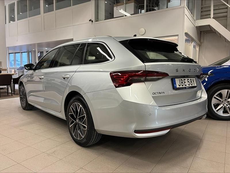 Begagnad Skoda Octavia Selection 116 HK (85 kW) 2024 Silver Kombi