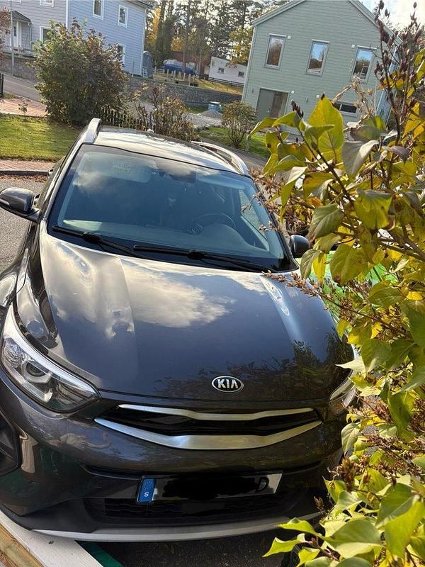 Grå Begagnad 2020 Kia Stonic Advance SUV | 155 000 kr (Lite dyr) - Bild 1/3