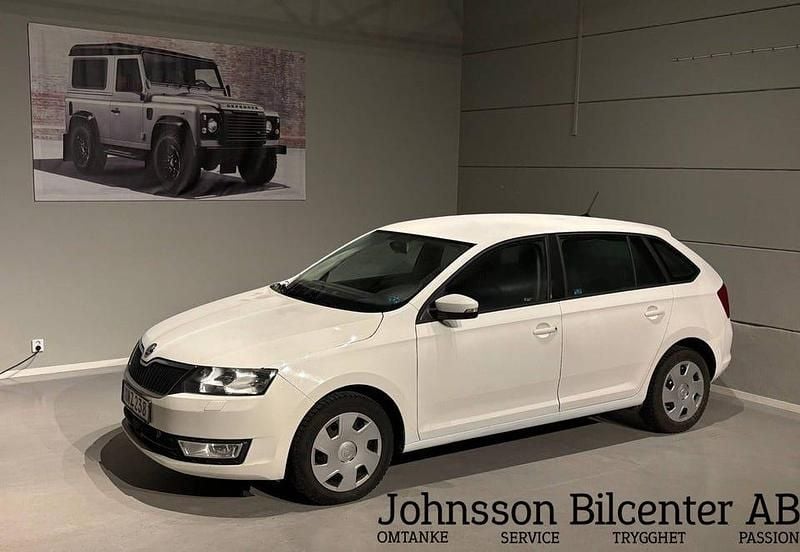 Vit Begagnad 2017 Skoda Rapid Halvkombi | 89 900 kr (Marknadspris) - Bild 1/4