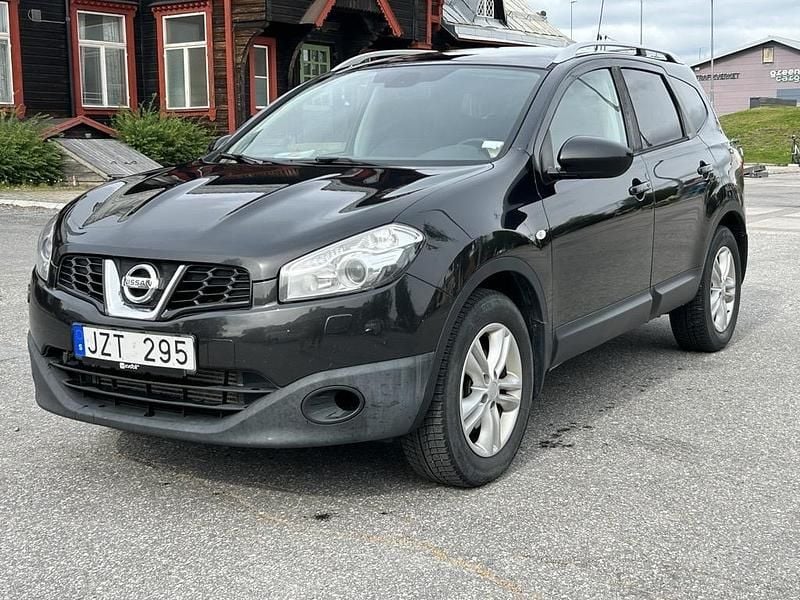 Svart Begagnad 2012 Nissan Qashqai +2 SUV | 59 000 kr (Marknadspris) - Bild 1/4