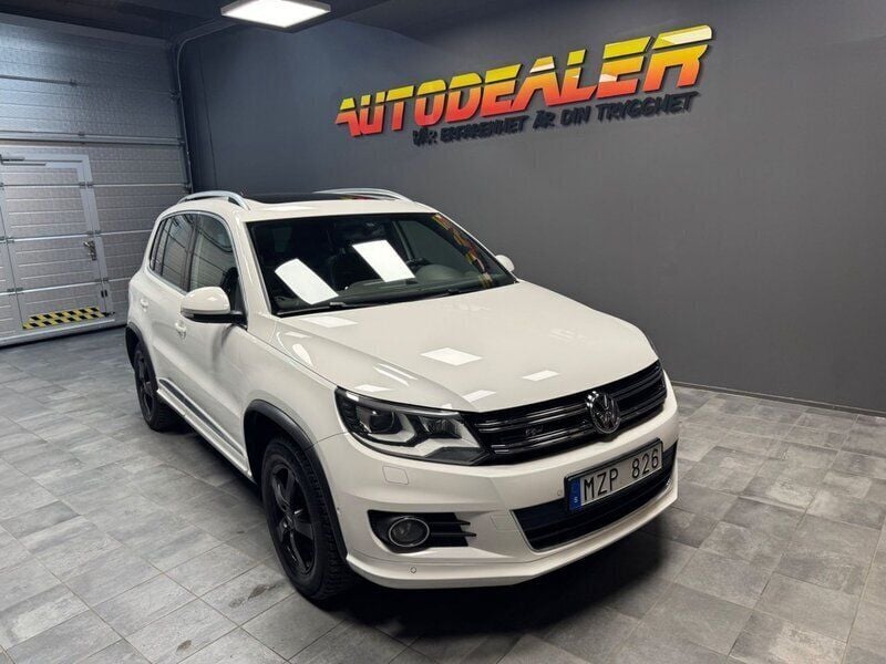 Vit Begagnad 2012 VW Tiguan Sportline SUV | 149 900 kr (Marknadspris) - Bild 1/4