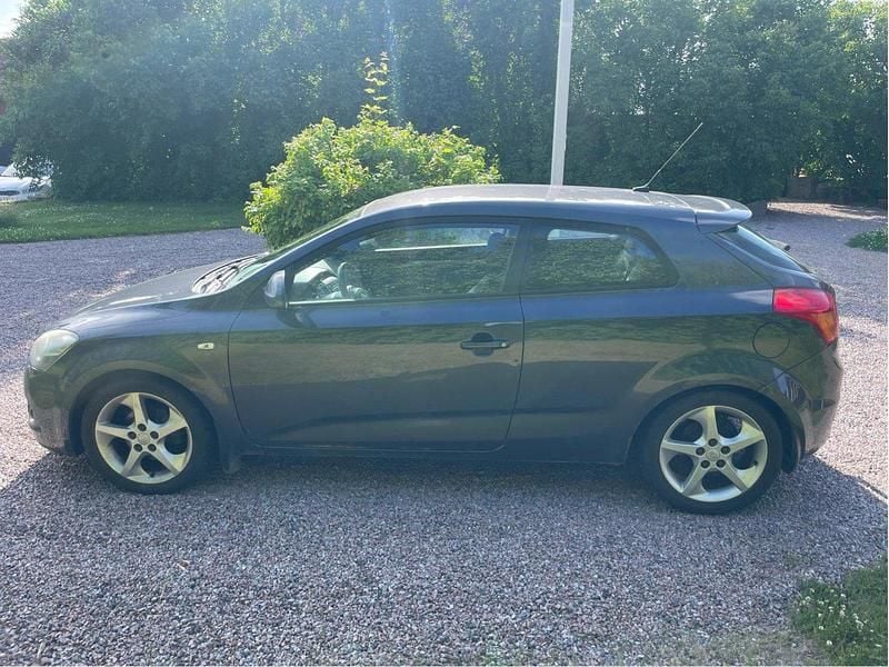 Grå Begagnad 2008 Kia ProCeed Halvkombi | 15 000 kr - Bild 1/4