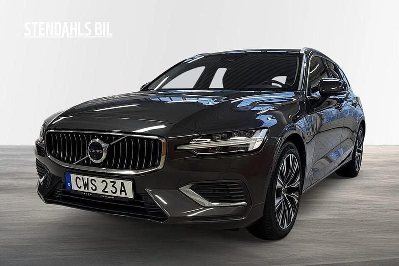 Grå Begagnad 2023 Volvo V60 Core Kombi | 339 000 kr (Bra pris) - Bild 1/4
