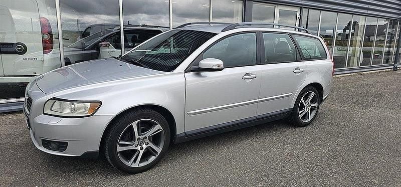 Ljusgrå Begagnad 2007 Volvo V50 Kinetic Kombi | 49 900 kr (Lite dyr) - Bild 1/4