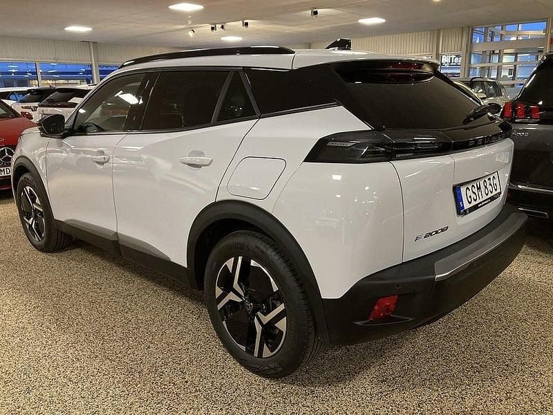 Begagnad Peugeot e-2008 Allure 115 kW (157 HK) 2023 Vit SUV