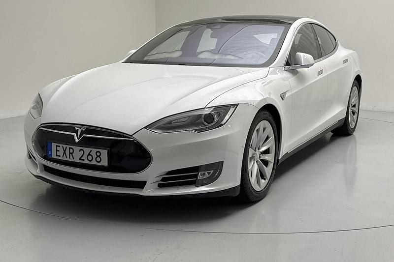 Vit Begagnad 2016 Tesla Model S Sedan | 238 000 kr (Bra pris) - Bild 1/4