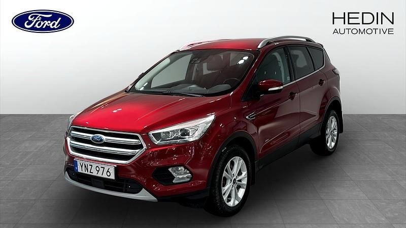Begagnad 2017 Ford Kuga Titanium SUV | 179 000 kr (Marknadspris) - Bild 1/4