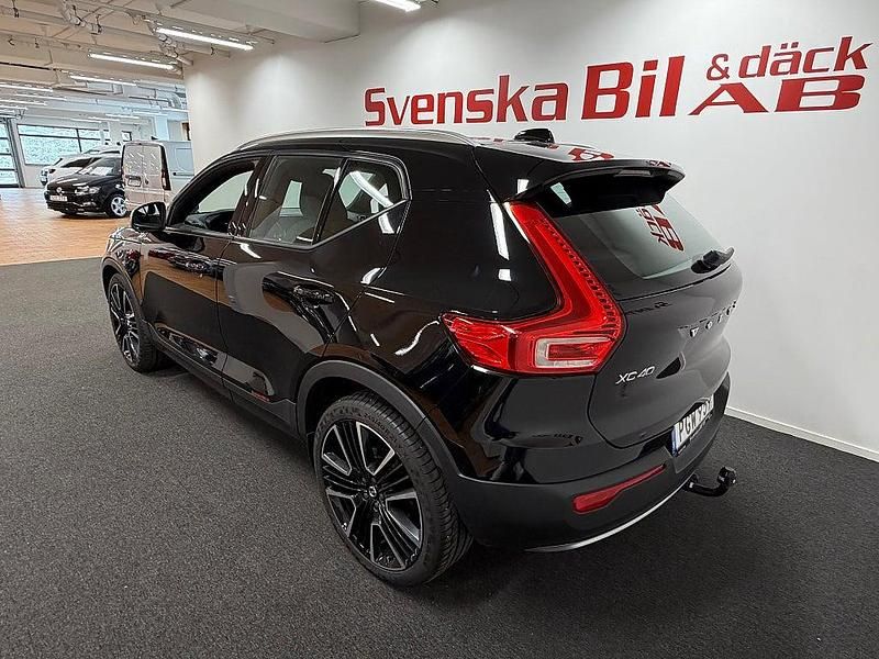 Begagnad Volvo XC40 Momentum 197 HK (144 kW) 2020 Svart SUV