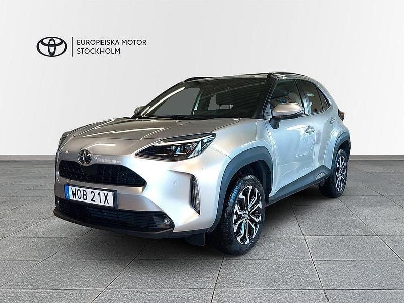 Silver Begagnad 2025 Toyota Yaris Cross Active SUV | 329 900 kr (Marknadspris) - Bild 1/3
