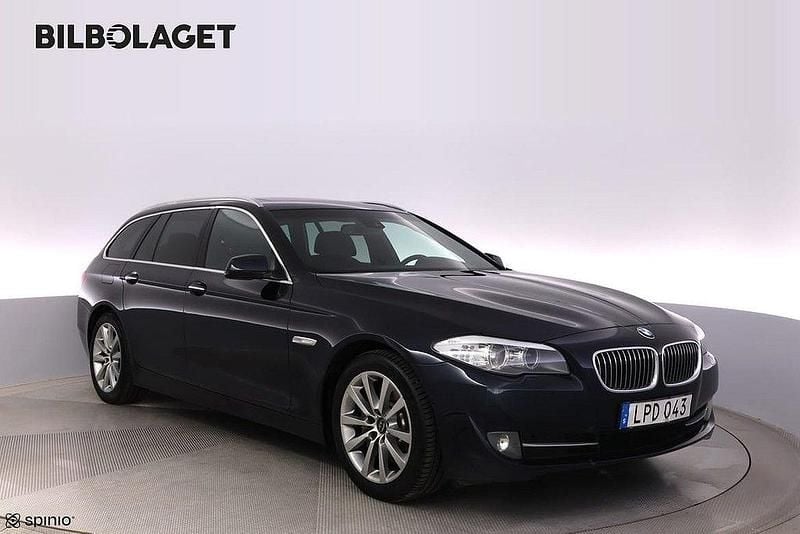 Blå Begagnad 2011 BMW 530 Kombi | 139 800 kr (Marknadspris) - Bild 1/4