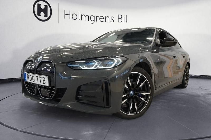 Dravit grå metallic Begagnad 2023 BMW i4 Shadowline Sedan | 538 900 kr (Bra pris) - Bild 1/4