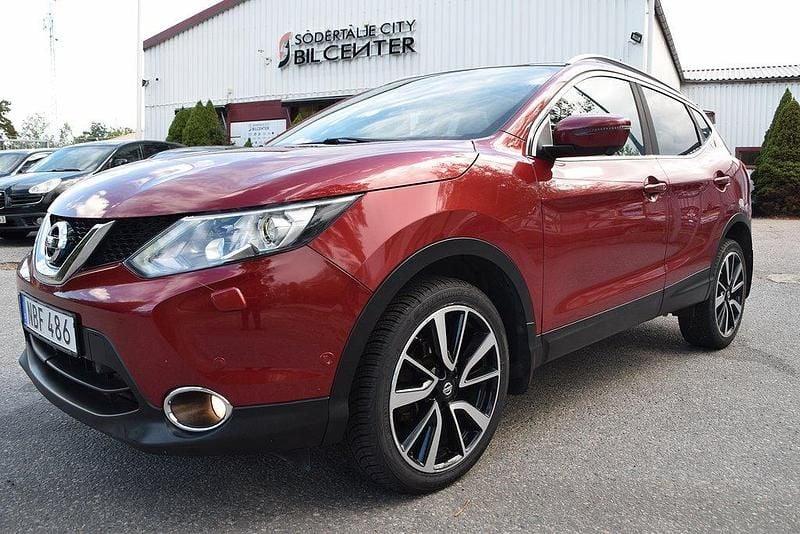 Röd (röd met) Begagnad 2016 Nissan Qashqai 360º SUV | 139 900 kr (Marknadspris) - Bild 1/4