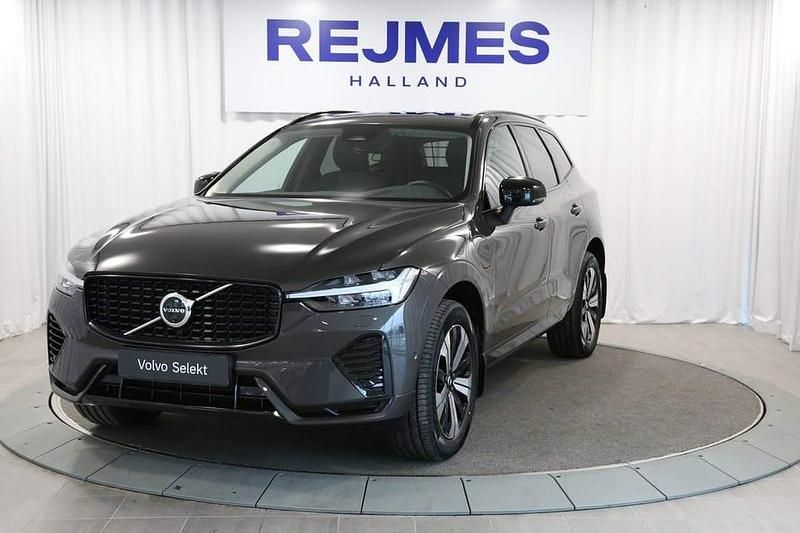 Grå Begagnad 2025 Volvo XC60 Plus SUV | 569 500 kr (Lite dyr) - Bild 1/4