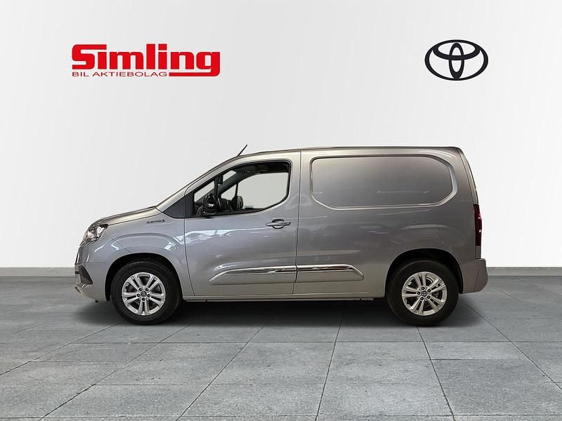 Begagnad Toyota Proace City City 100 kW (136 HK) 2024 Silver Minibuss