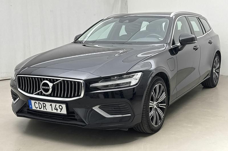 Svart Begagnad 2022 Volvo V60 Inscription Kombi | 315 000 kr (Marknadspris) - Bild 1/4