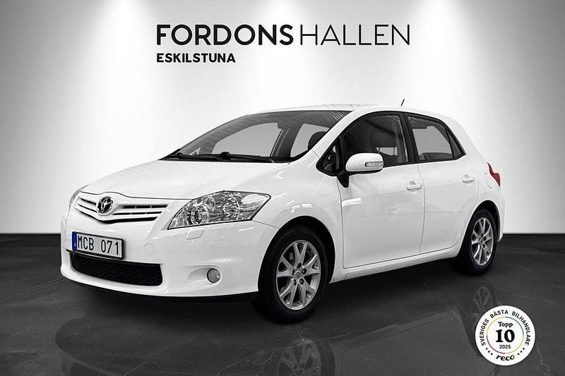 Vit Begagnad 2011 Toyota Auris Edition Halvkombi | 79 900 kr (Marknadspris) - Bild 1/4