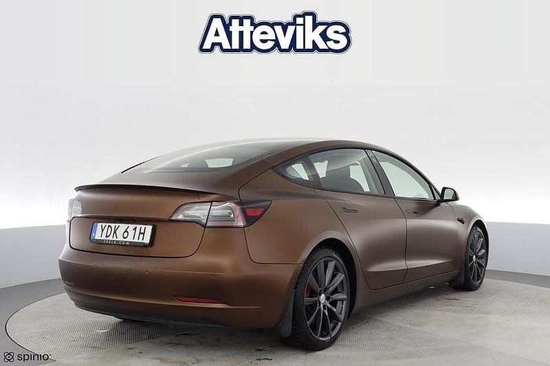 Begagnad Tesla Model 3 Performance 461 kW (627 HK) 2020 Brun Sedan