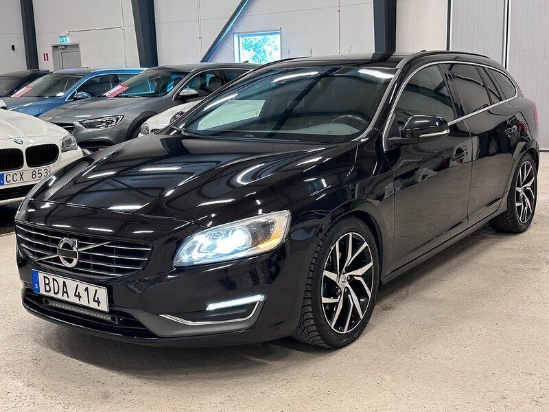 Svart Begagnad 2014 Volvo V60 Momentum Kombi | 124 700 kr (Marknadspris) - Bild 1/4
