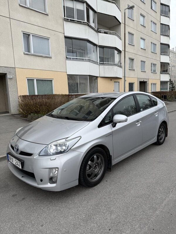 Silver Begagnad 2009 Toyota Prius Halvkombi | 75 000 kr (Marknadspris) - Bild 1/4