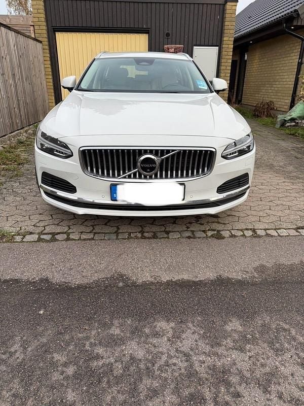 Vit Begagnad 2022 Volvo V90 Inscription Kombi | 359 000 kr (Dyr) - Bild 1/4