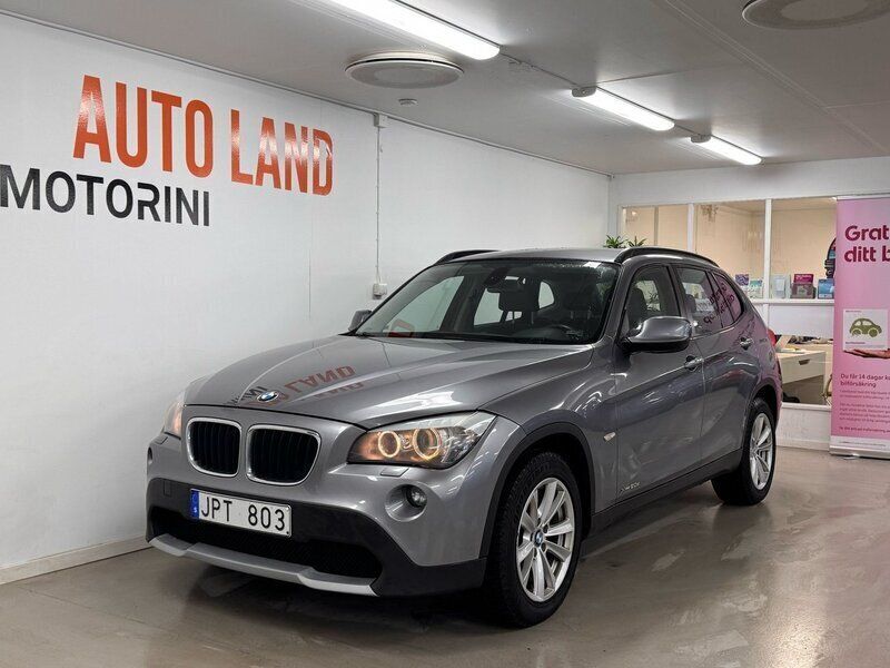 Grå Begagnad 2011 BMW X1 SUV | 104 900 kr (Bra pris) - Bild 1/4