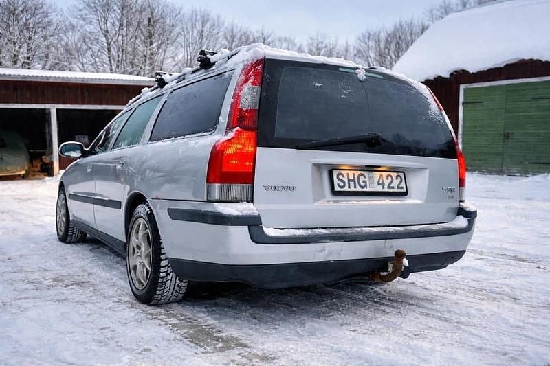 Går metallic Begagnad 2001 Volvo V70 Kombi | 12 000 kr (Marknadspris) - Bild 1/4