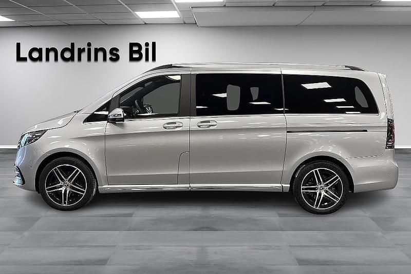 Begagnad Mercedes V300 AMG 237 HK (174 kW) 2024 Silver Minibuss