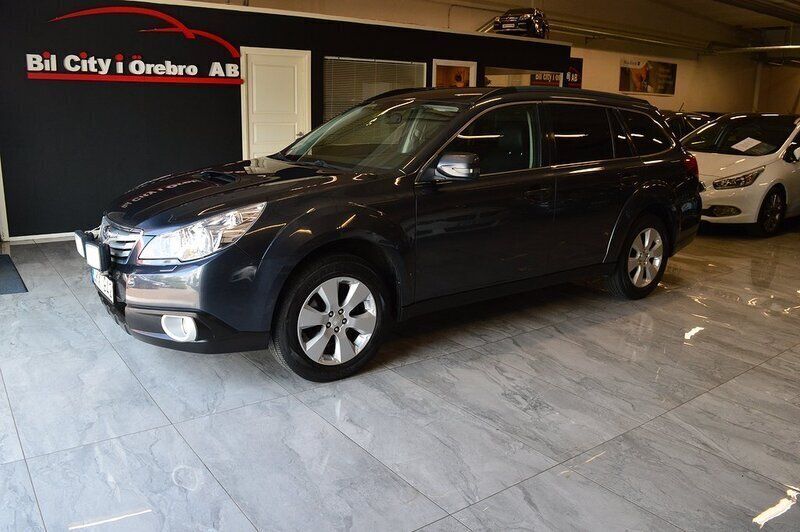 Mörkgrå Begagnad 2010 Subaru Outback SUV | 74 900 kr (Lite dyr) - Bild 1/4