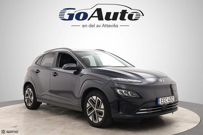 Grå Begagnad 2022 Hyundai Kona SUV | 259 500 kr (Marknadspris) - Bild 1/4