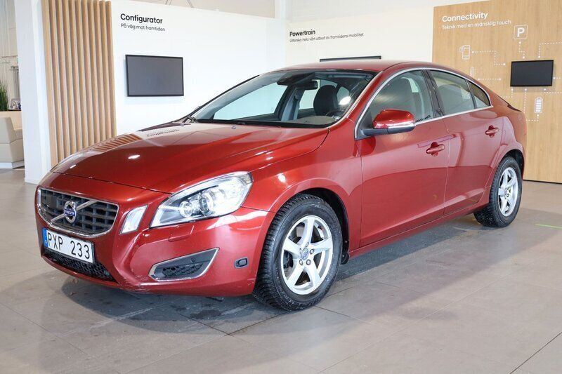 Röd Begagnad 2013 Volvo S60 Momentum Sedan | 119 900 kr (Marknadspris) - Bild 1/3