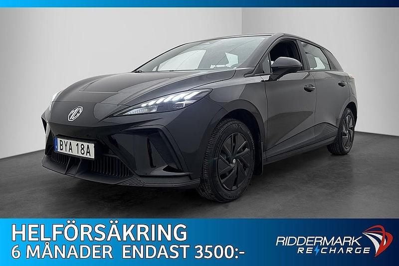 Begagnad MG MG4 EV 125 kW (170 HK) 2023 Svart Halvkombi