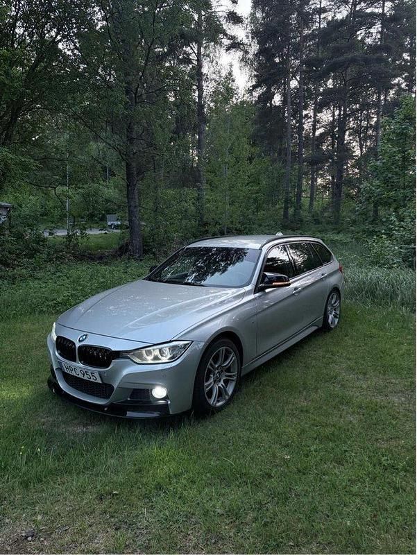 Silver Begagnad 2015 BMW 318 M Sport Kombi | 130 000 kr (Marknadspris) - Bild 1/4