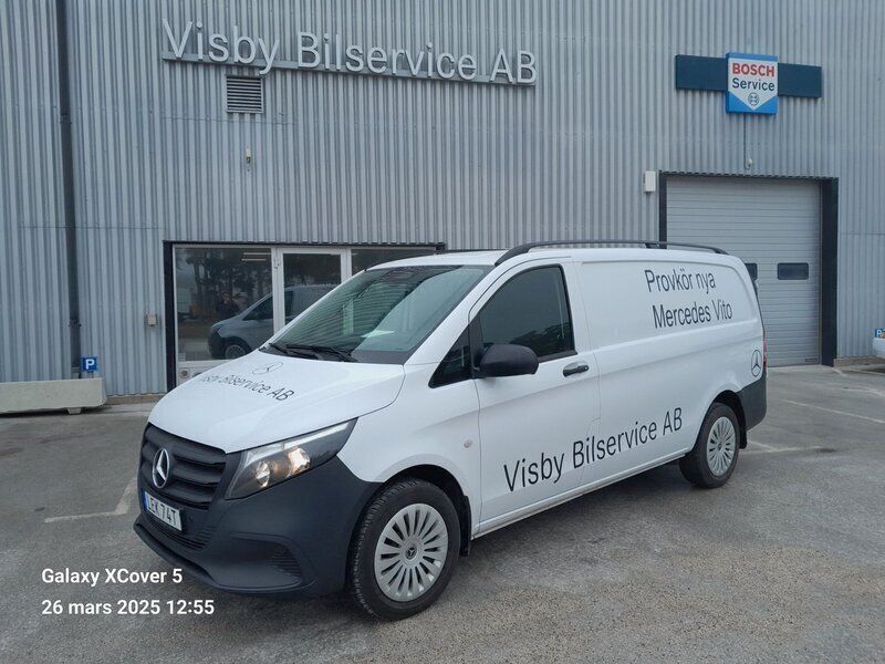 Vit Begagnad 2025 Mercedes Vito Minibuss | 579 900 kr (Bra pris) - Bild 1/4