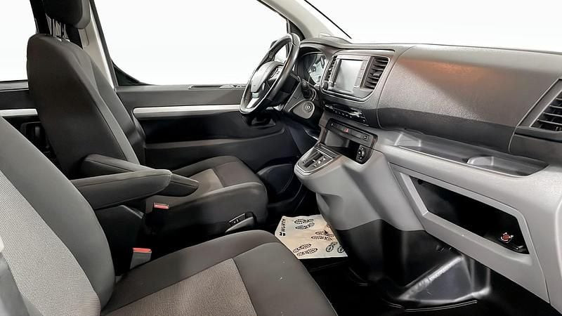 Begagnad Peugeot e-Expert 100 kW (136 HK) 2022 Van