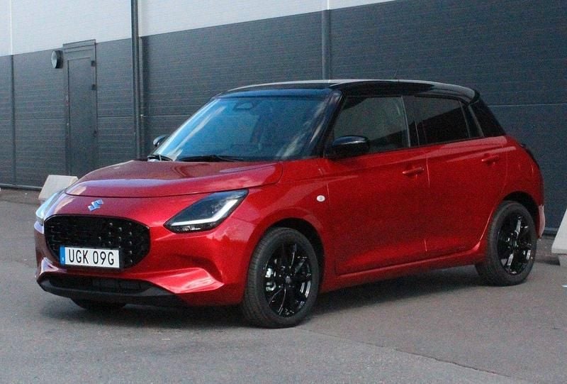 Röd Ny 2025 Suzuki Swift Halvkombi | 234 900 kr (Marknadspris) - Bild 1/4