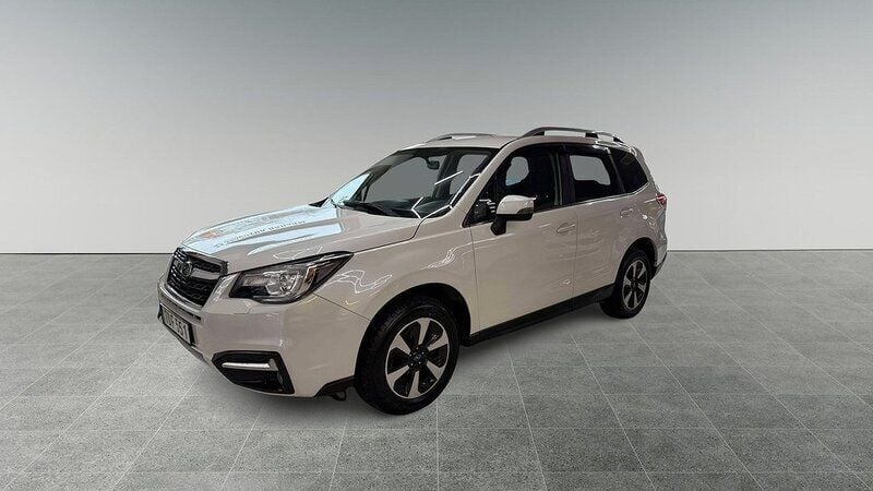 Vit Begagnad 2016 Subaru Forester SUV | 197 500 kr (Bra pris) - Bild 1/3
