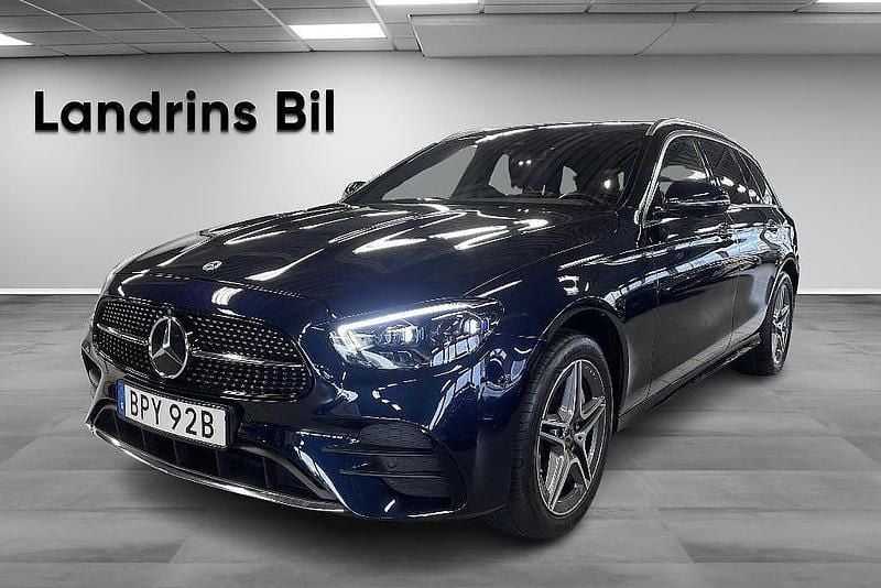Mörkblå Begagnad 2023 Mercedes E300 AMG Line Premium Kombi | 519 000 kr (Superpris) - Bild 1/4