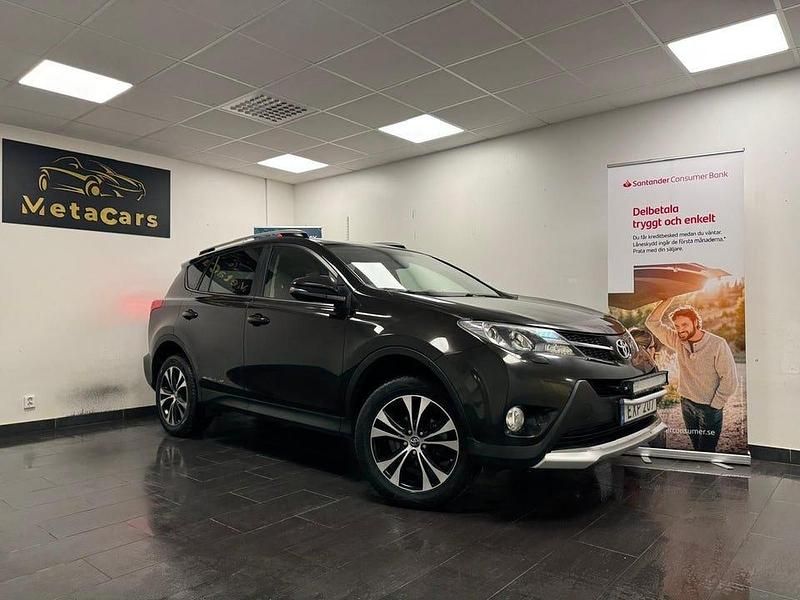 Mörkbrun (brun) Begagnad 2015 Toyota RAV4 Edition SUV | 179 900 kr (Marknadspris) - Bild 1/4