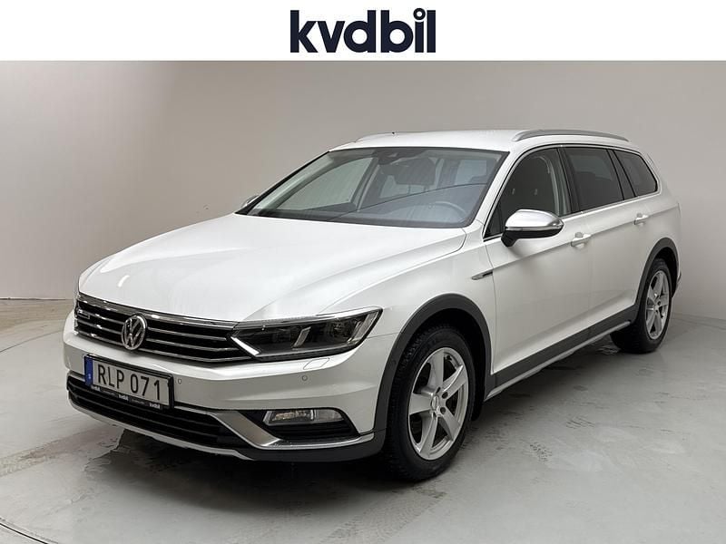 Vit Begagnad 2018 VW Passat Alltrack Kombi | 216 000 kr (Marknadspris) - Bild 1/3