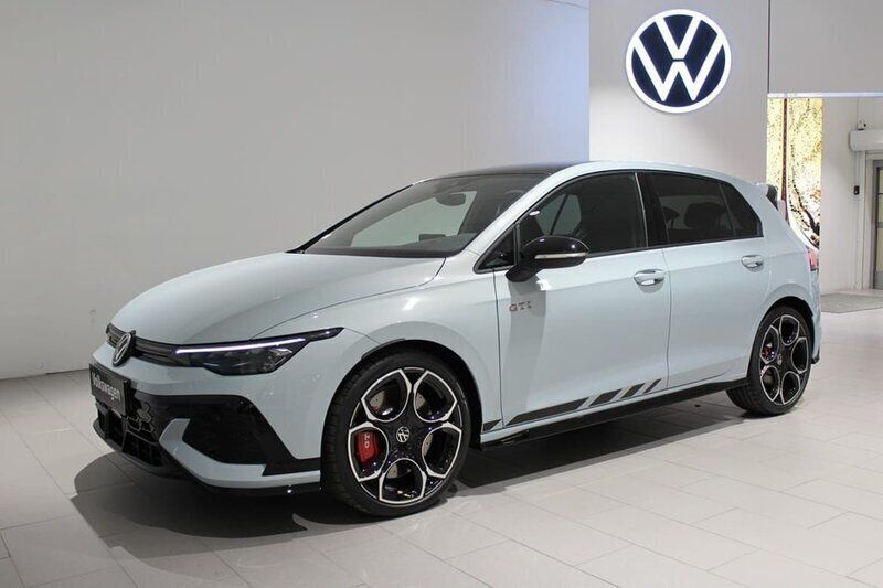 Blå Ny 2024 VW Golf VIII GTI Clubsport Kombi | 459 900 kr (Lite dyr) - Bild 1/4
