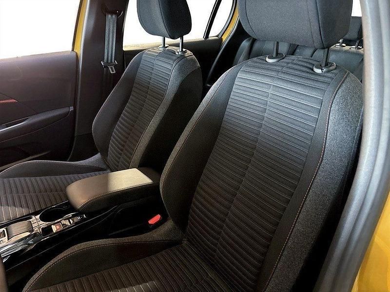 Begagnad Peugeot e-208 Active 100 kW (136 HK) 2022 Gul Halvkombi