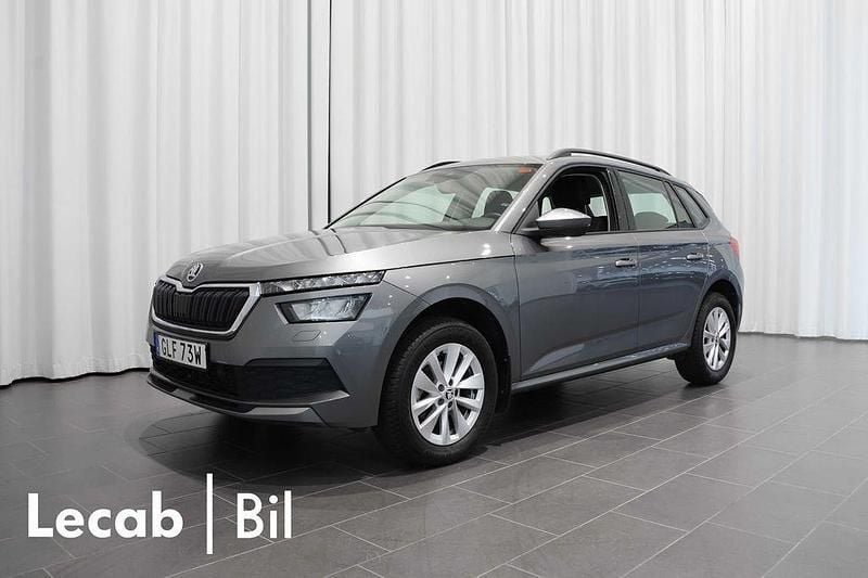 Grå (graphite grey metallic) Begagnad 2023 Skoda Kamiq SUV | 239 500 kr (Marknadspris) - Bild 1/4